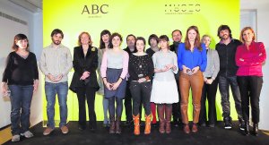 Regina de Miguel recogió el XII Premio ABC de Arte por su obra «El último término que abarca la vista»