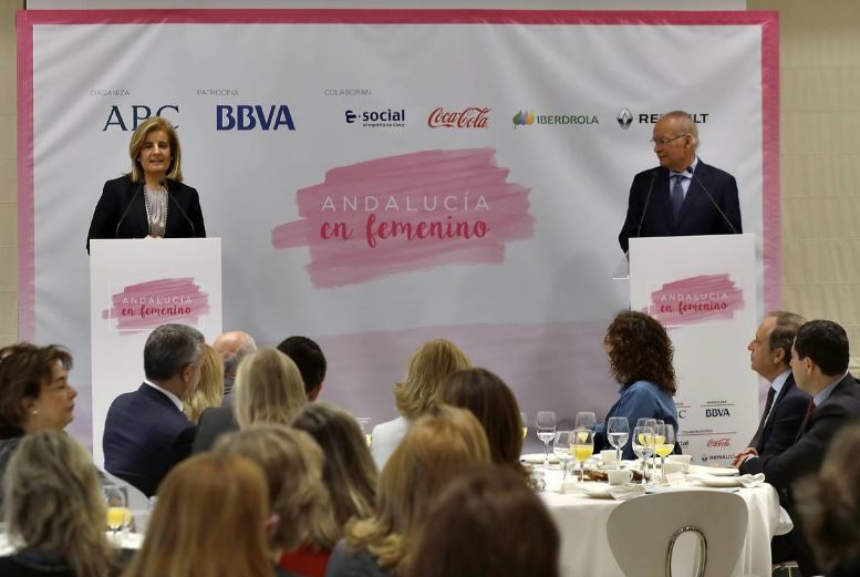 La ministra Fátima Báñez, en el Foro Andalucía en femenino organizado por ABC: «Ahora hay más mujeres trabajando que nunca»