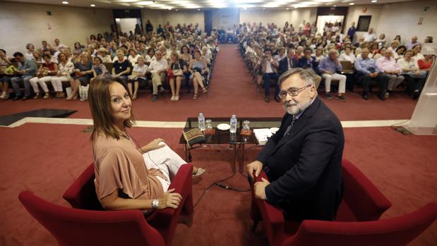 La escritora María Dueñas, protagonista en el Foro Cultural ABC Córdoba