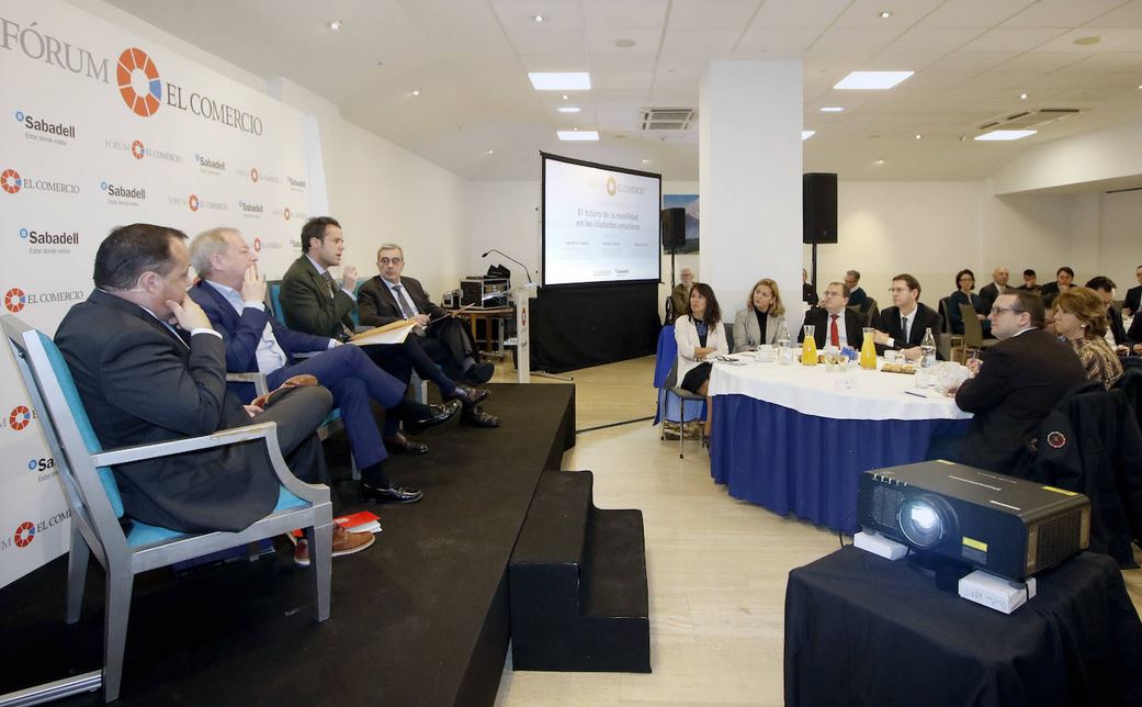 El futuro de la movilidad en las ciudades asturianas a debate en el foro de El Comercio